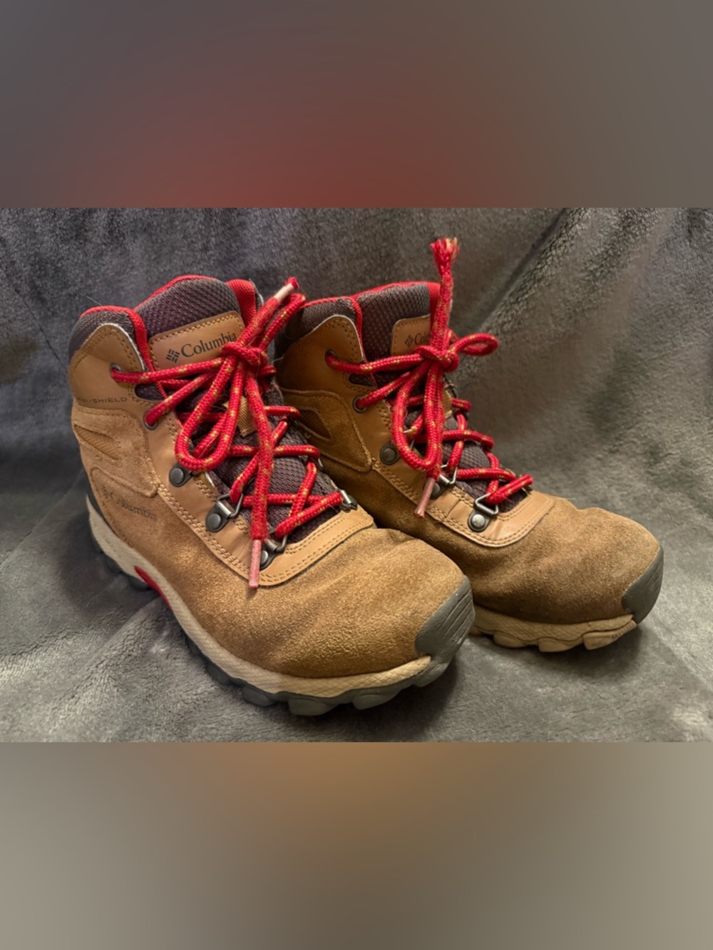 Columbia big kid size 4 hiking boots